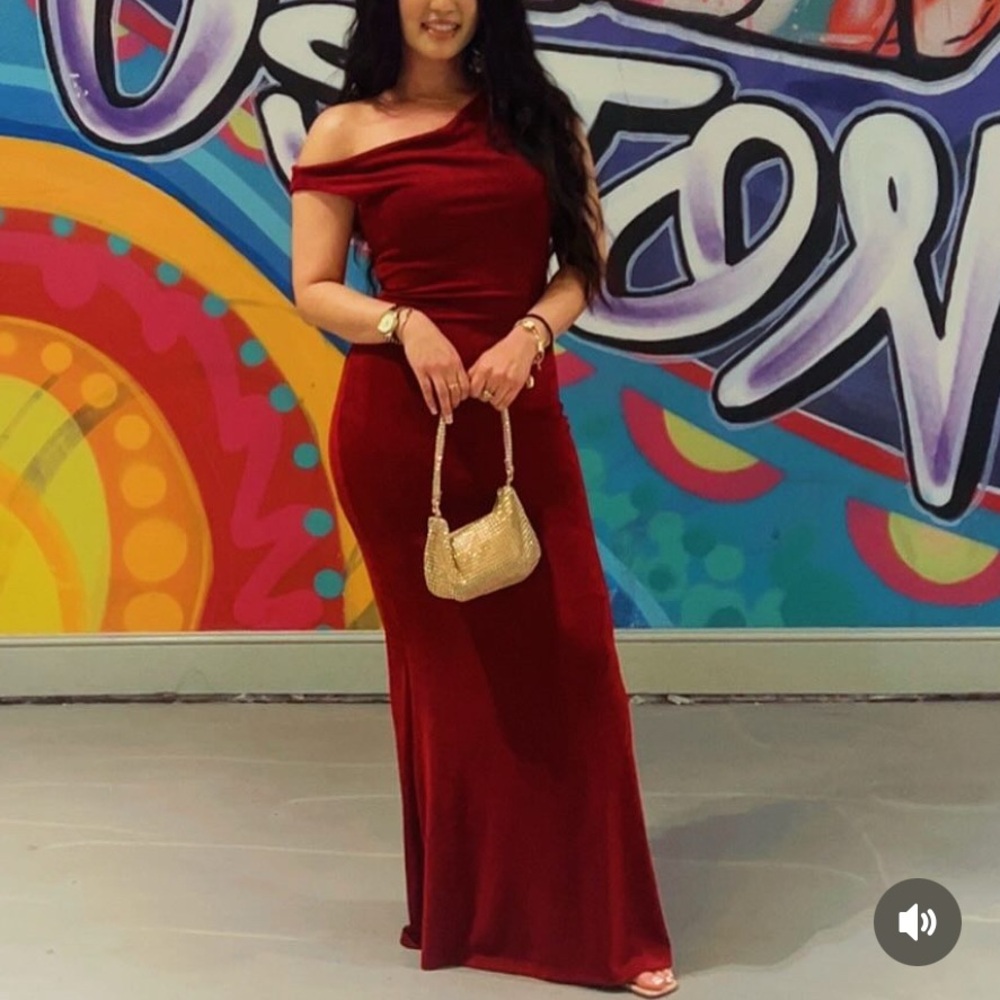 Elegant Off-Shoulder Red Dress